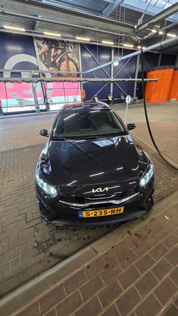 Kia Ceed SW 1.0 T-GDi DynamicPlusLine (2023) - GARANTIE 2030, Auto's, Voorwielaandrijving, Euro 6, Zwart, Origineel Nederlands