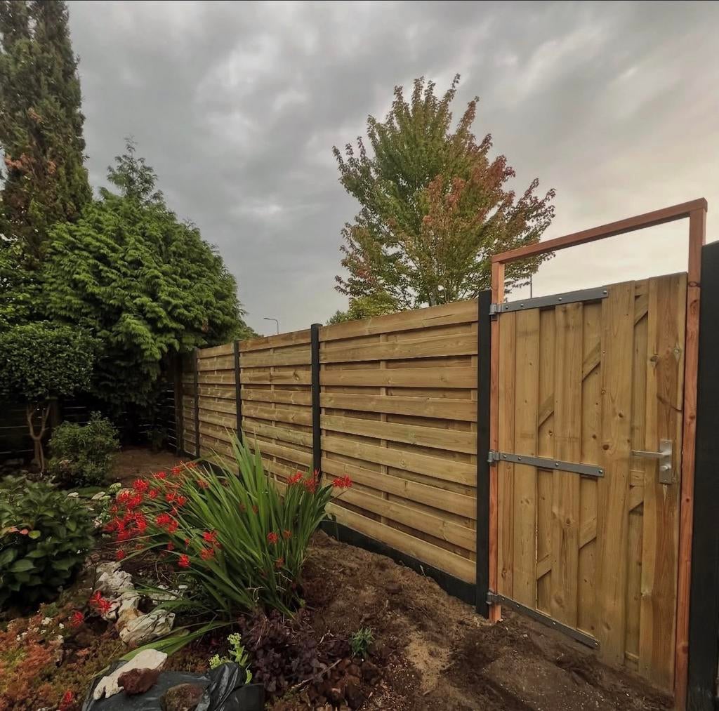 Schutting met betonnen palen, Tuin en Terras, Overige materialen, Minder dan 3 meter, Ophalen of Verzenden, Zo goed als nieuw