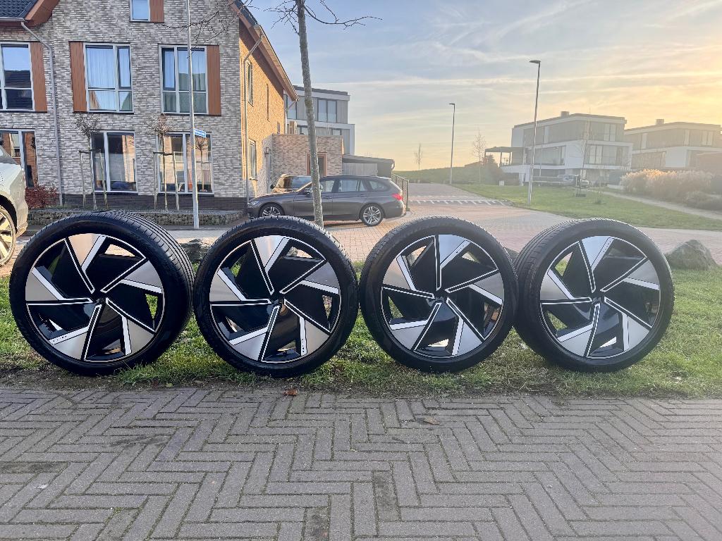 Volvo EX90 22" 5-Spoke Velgen + Pirelli Scorpion Zomerbanden, Ophalen, Gebruikt, Velg(en), 265 mm