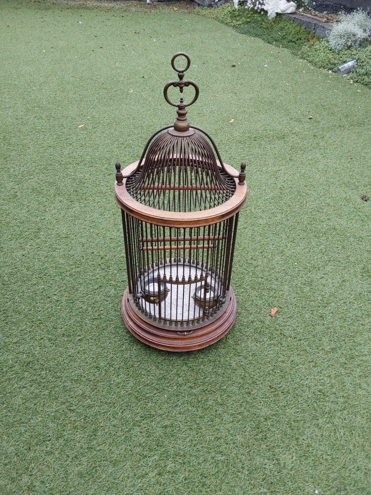 Antieke vogelkooi, Ophalen