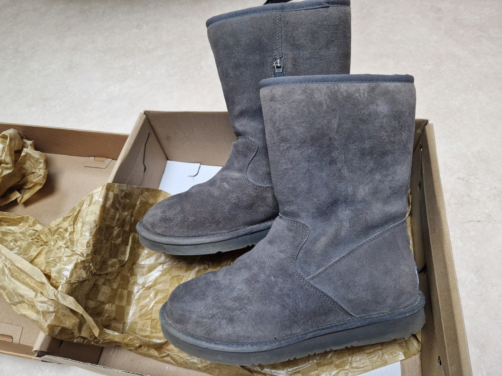 UGG W Pierce Laarzen - Grijs - Maat 40, UGG, Lage of Enkellaarzen, Ophalen of Verzenden, Zo goed als nieuw