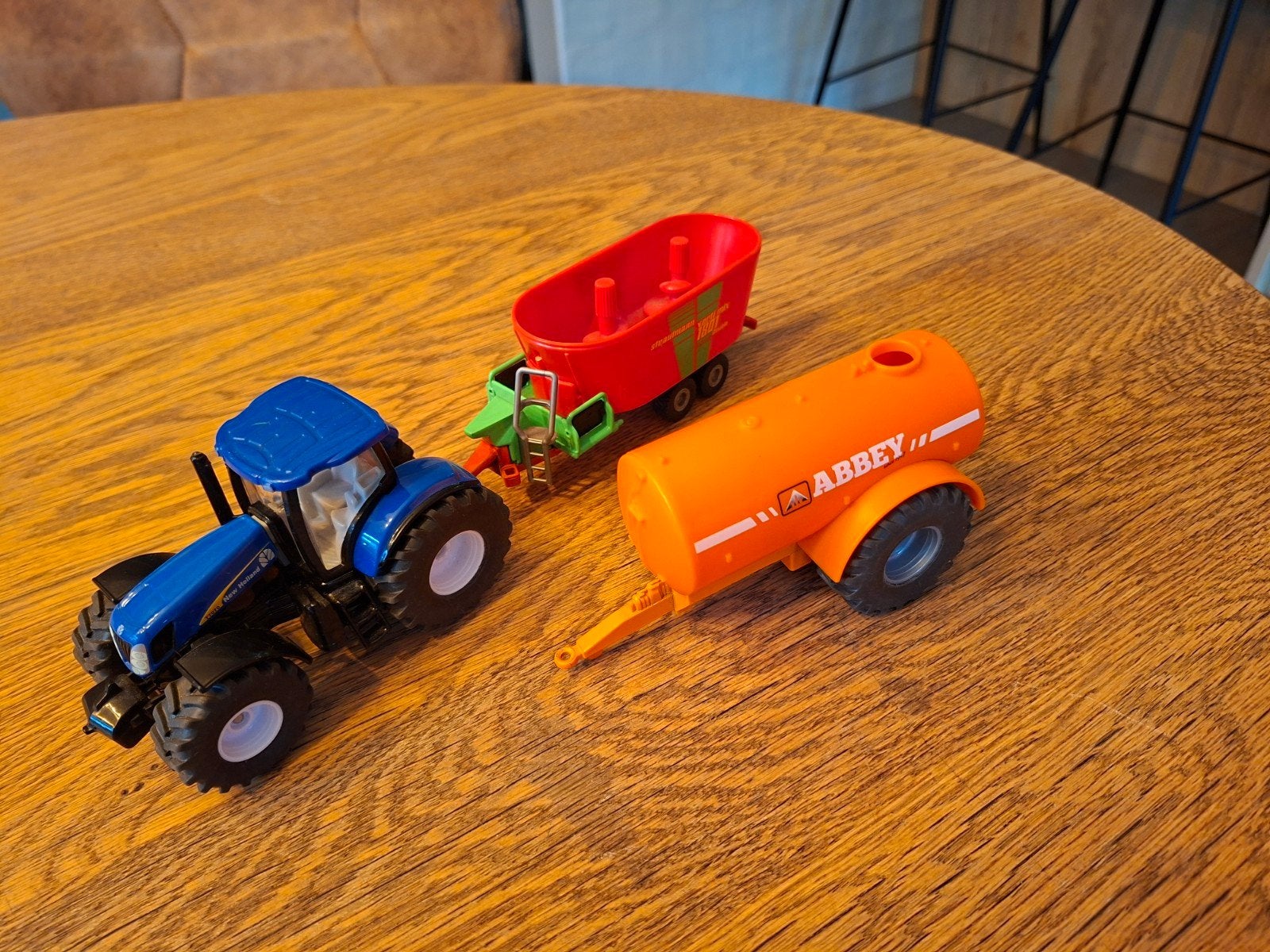 Siku speelgoed tractor, voermeng en giertank, Ophalen of Verzenden, Zo goed als nieuw