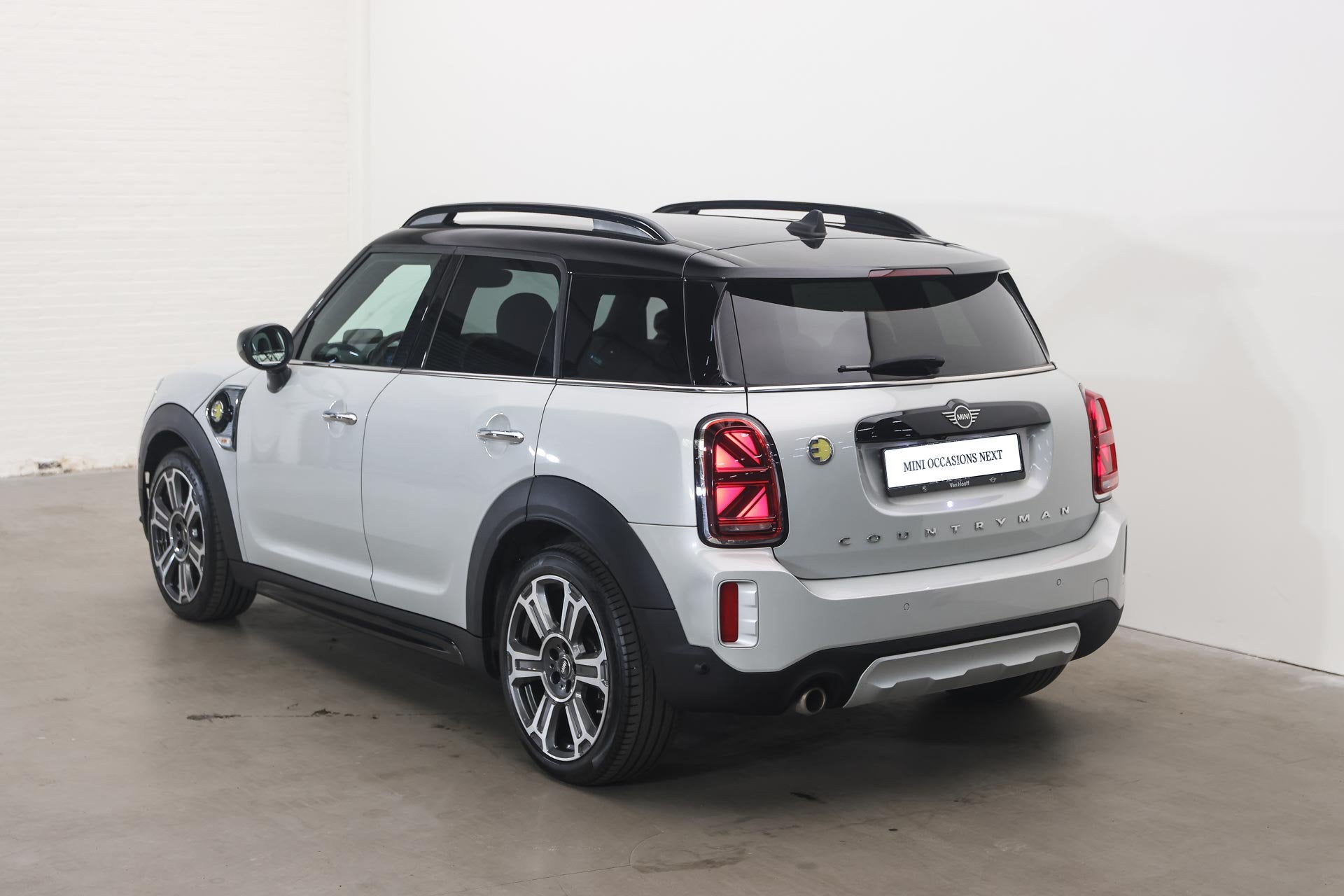 MINI Countryman Cooper SE ALL4 Automaat / Comfortstoelen / C, Auto's, Dealer onderhouden, Gebruikt, Zwart, Met garantie (alle)