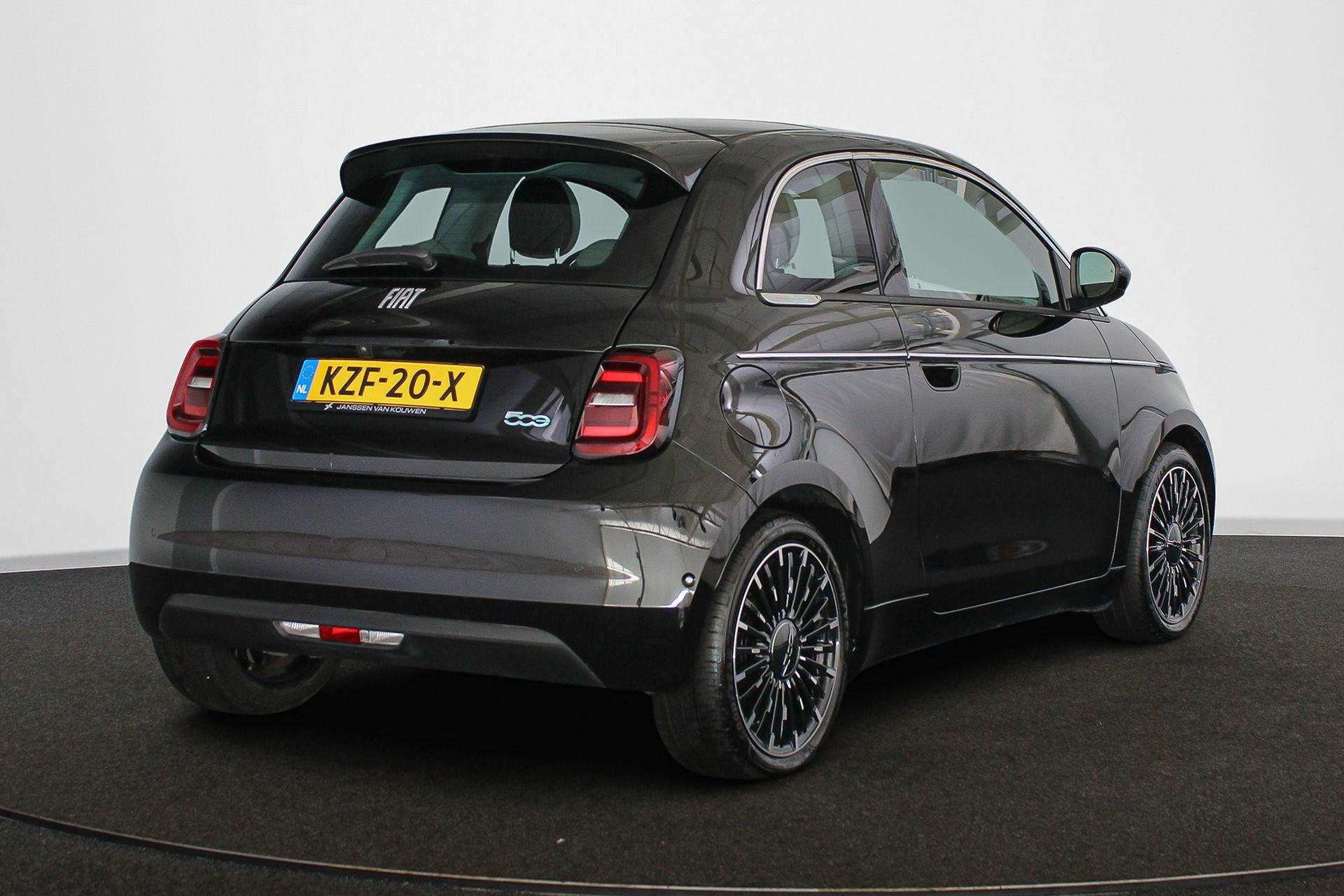 Fiat 500 La Prima 42 kWh Pano Leder Stoelverwarming JBL Came, Gebruikt, 4 stoelen, Zwart, Geïmporteerd