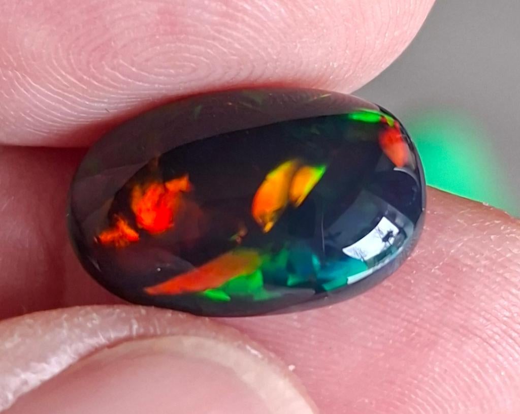 Dark Opal Cabochon 6,40 ct – rood vuur – Welo – certificaat, Sieraden, Tassen en Uiterlijk, Edelstenen, Ophalen of Verzenden, Nieuw