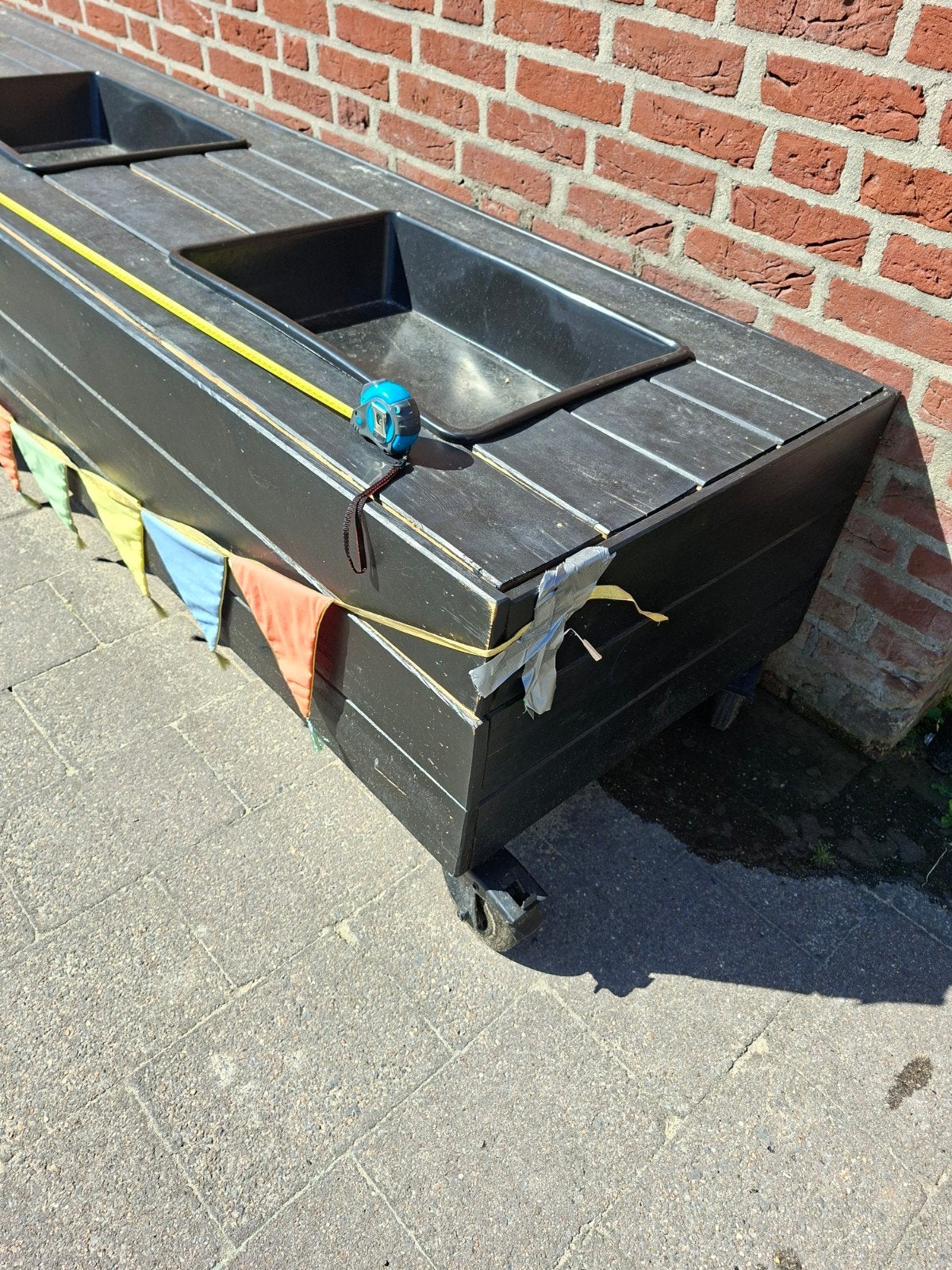 Gratis!!!!!  zandbak/speeltafel op wielen, Ophalen, Gebruikt