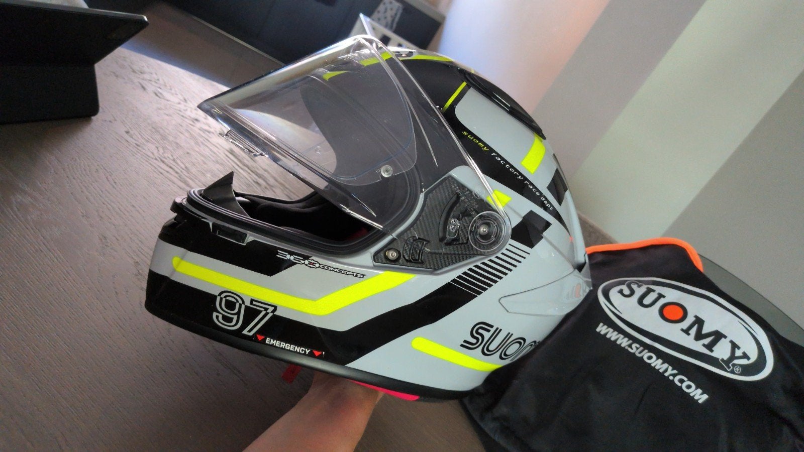 Suomy helm Track 1 - nieuwstaat, Motoren, Kleding | Motorhelmen, Ophalen of Verzenden, Tweedehands, Integraalhelm, Overige merken