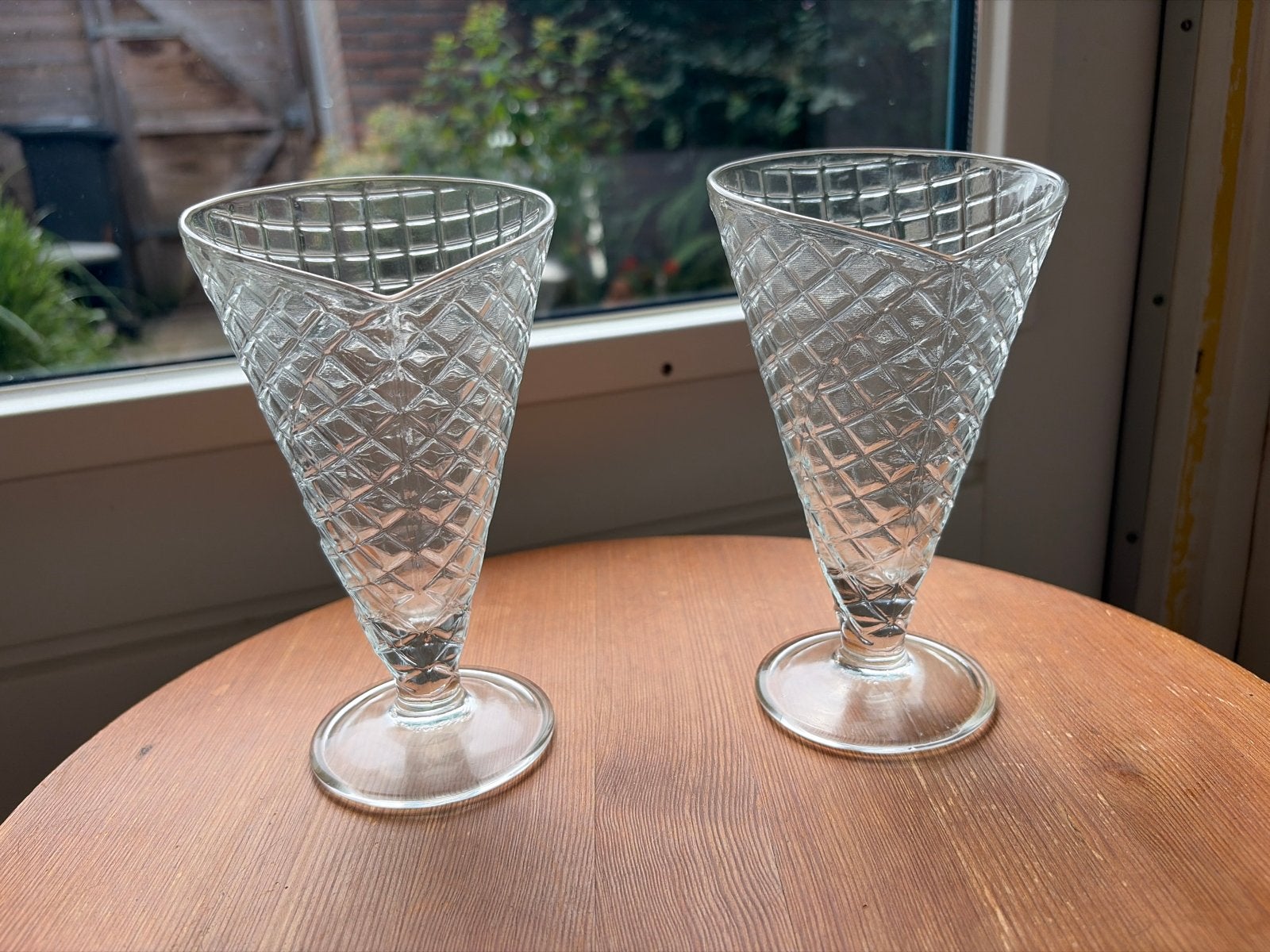 Set van 2 vintage ijscoupes van glas, Antiek en Kunst, Antiek | Glas en Kristal, Ophalen