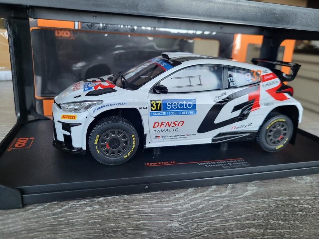 Toyota Yaris GR schaal 1:18, Hobby en Vrije tijd, Modelauto's | 1:18, Ophalen of Verzenden, Zo goed als nieuw, Overige merken
