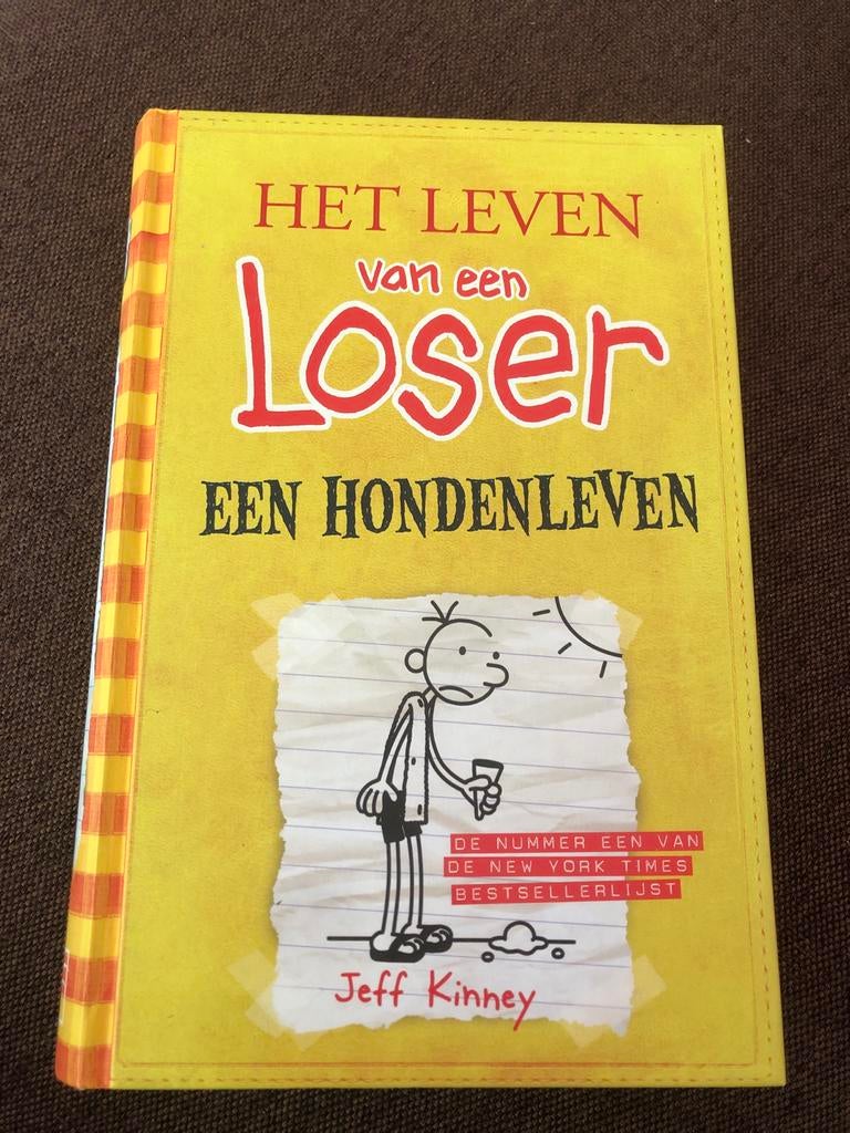 Het Leven van een Loser: Een Hondenleven - Jeff Kinney, Boeken, Ophalen of Verzenden, Gelezen, Fictie algemeen