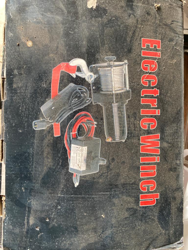 Elektrische lier 12V 1800kg met afstandsbediening, Doe-het-zelf en Verbouw, Lieren en Takels, Ophalen of Verzenden, Nieuw, Elektrisch