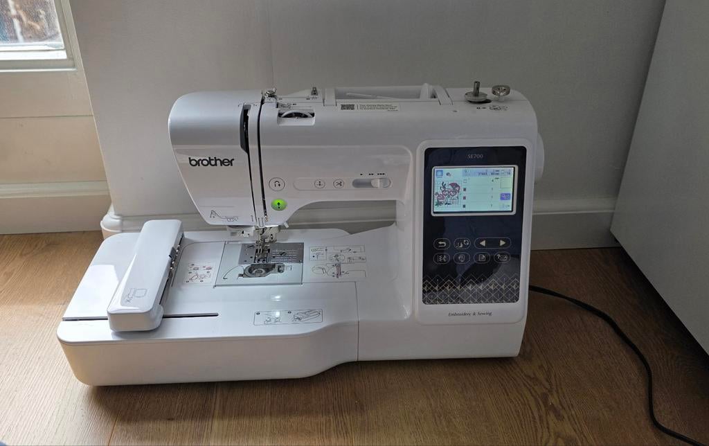 Brother SE700 Naai- en Borduurmachine, Hobby en Vrije tijd, Naaimachines en Toebehoren, Ophalen of Verzenden, Zo goed als nieuw