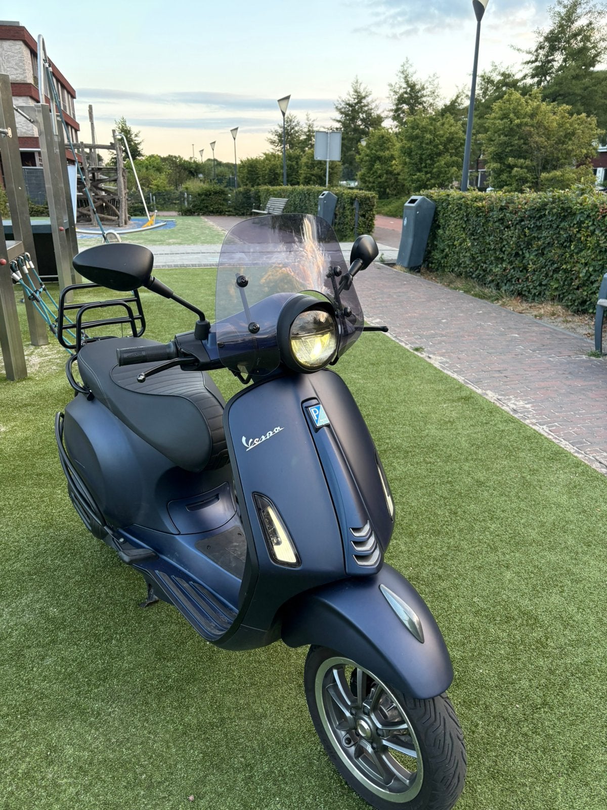 Vespa Primavera mat blauw, Fietsen en Brommers, Ophalen, Overige modellen, Maximaal 45 km/u, Zo goed als nieuw