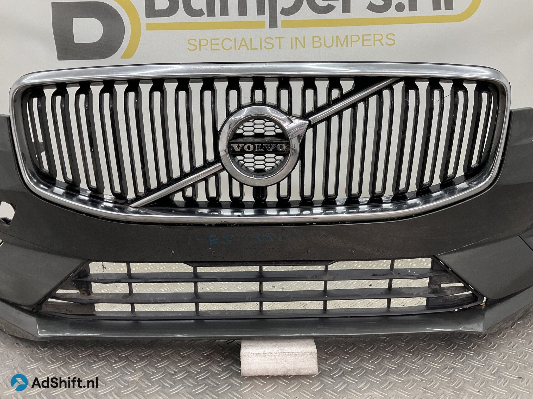 Bumper Volvo XC60 XC-60 2017-2021 31425160 Voorbumper E5-204, Bumper