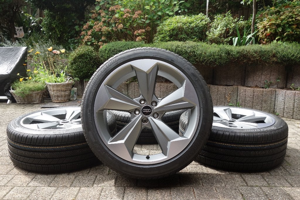 Audi Q4 E-Tron Nieuwe 21 inch RS velgen en All Season banden, Ophalen, Banden en Velgen, Nieuw, 21 inch