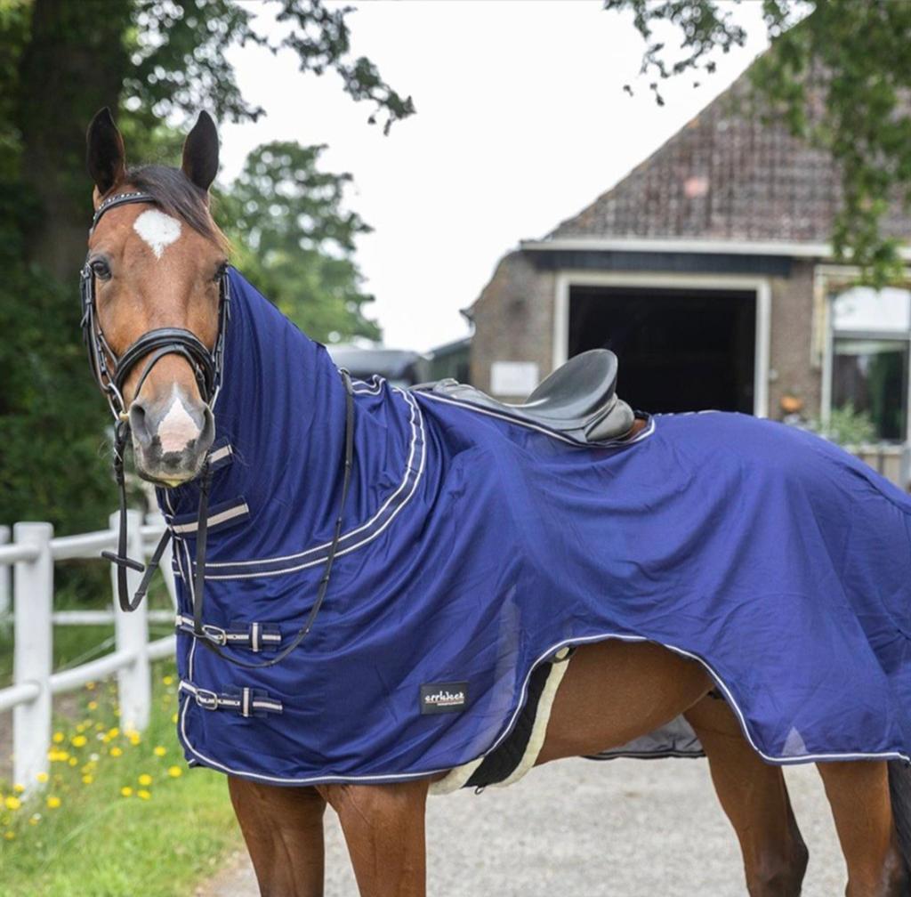 Nieuwe uitrij-Vliegendeken full neck, Dieren en Toebehoren, Paarden en Pony's | Dekens en Dekjes, Halsdeken, Nieuw, Ophalen of Verzenden