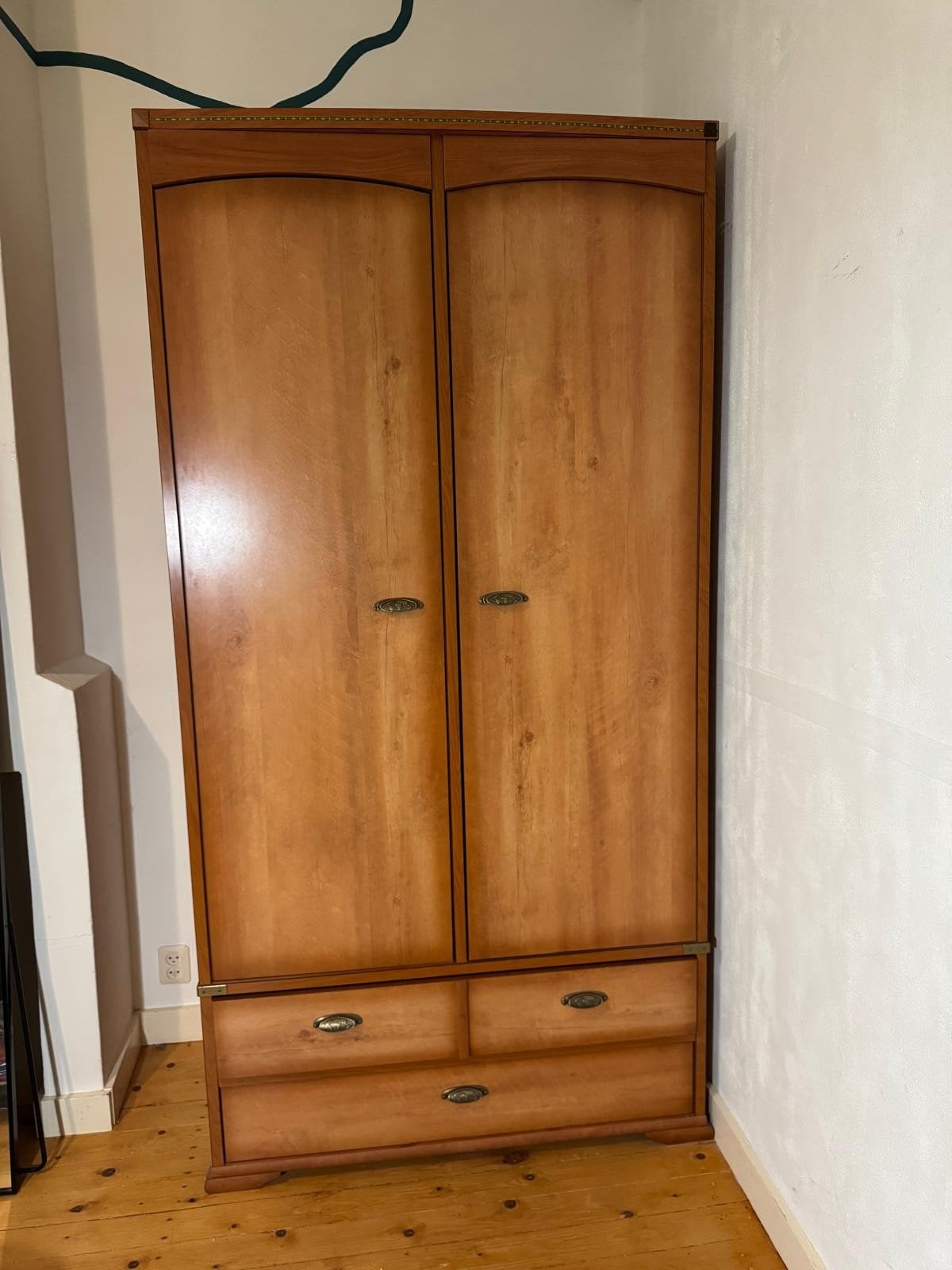 Houten kledingkast met lades en hangruimte, Gebruikt, 100 tot 150 cm, 200 cm of meer, Klassiek
