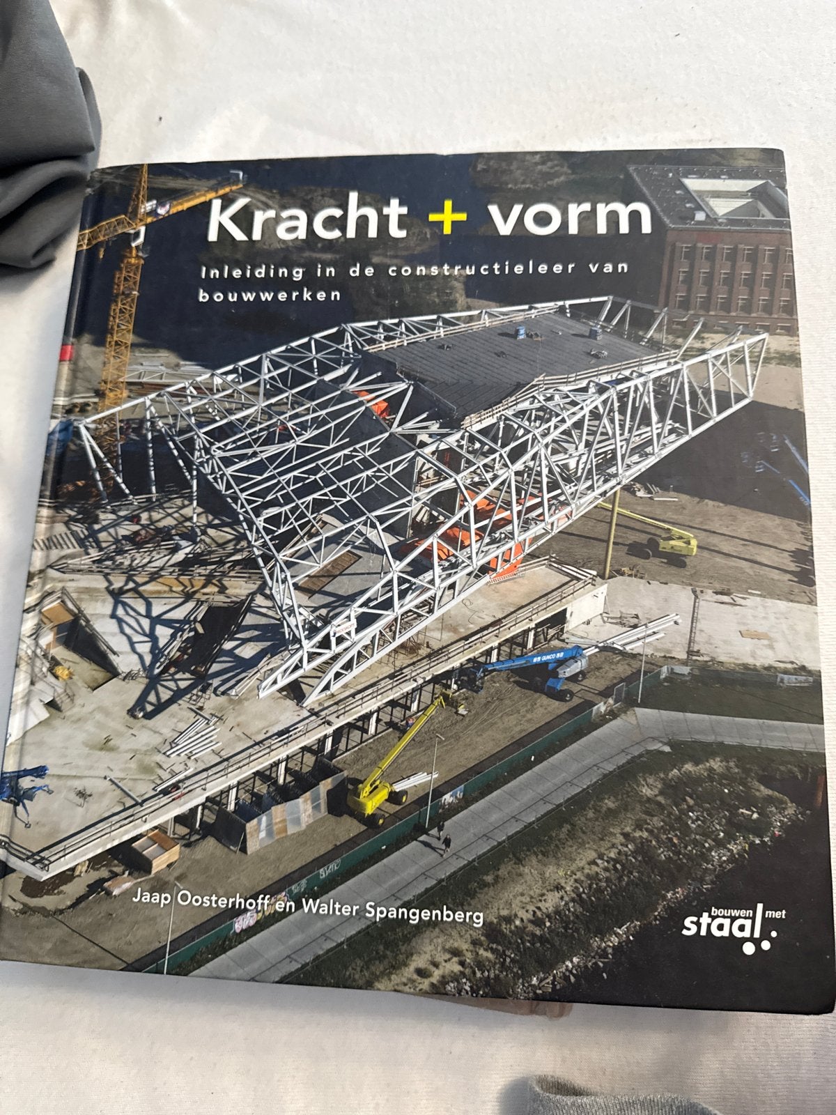Kracht + Vorm: Inleiding in de constructieleer van bouwwerke, Boeken, Techniek, Zo goed als nieuw, Bouwkunde, Ophalen