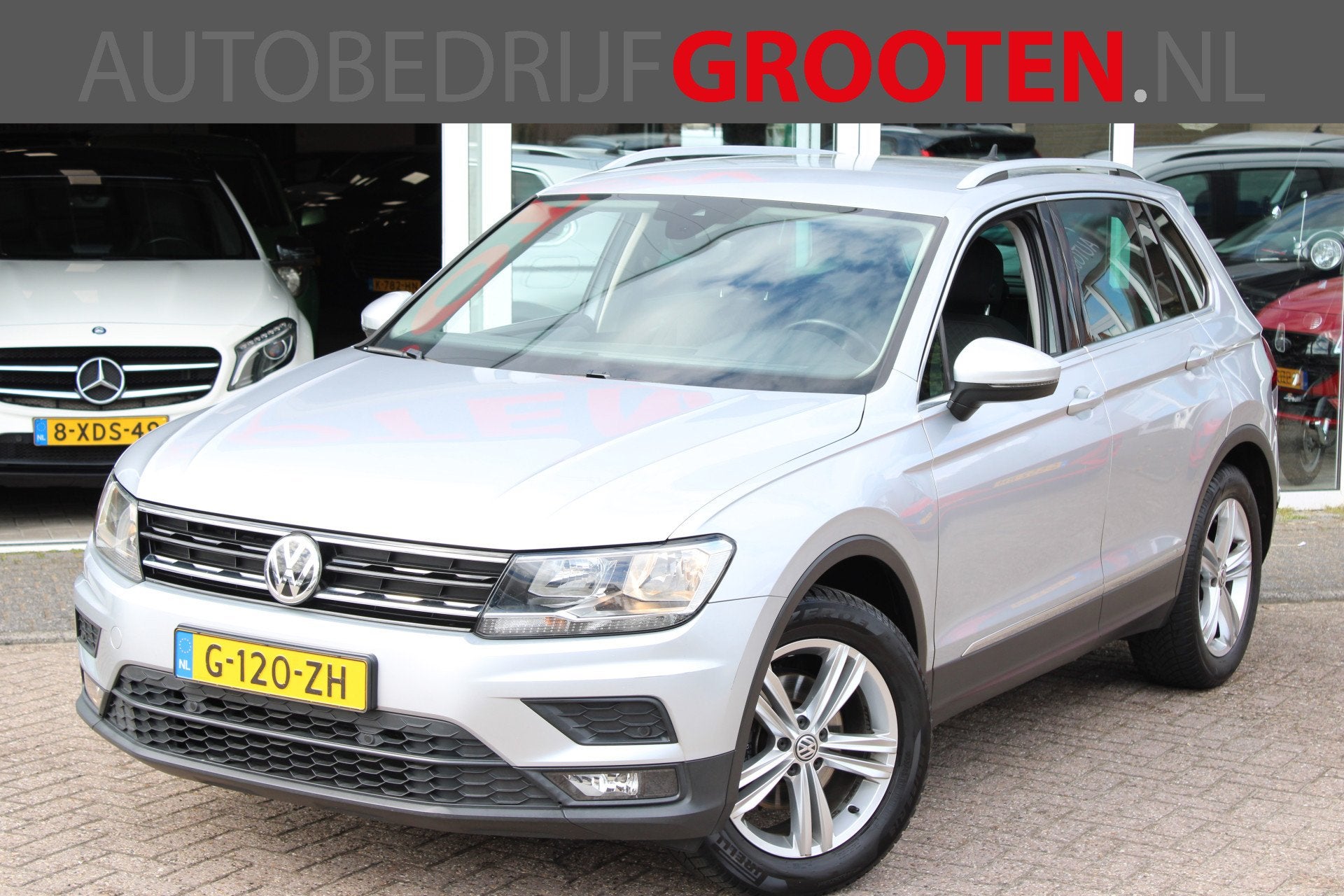 Volkswagen Tiguan 1.5 TSI ACT TREKHAAK (bj 2020), Auto's, Voorwielaandrijving, Stof, Origineel Nederlands, Handgeschakeld