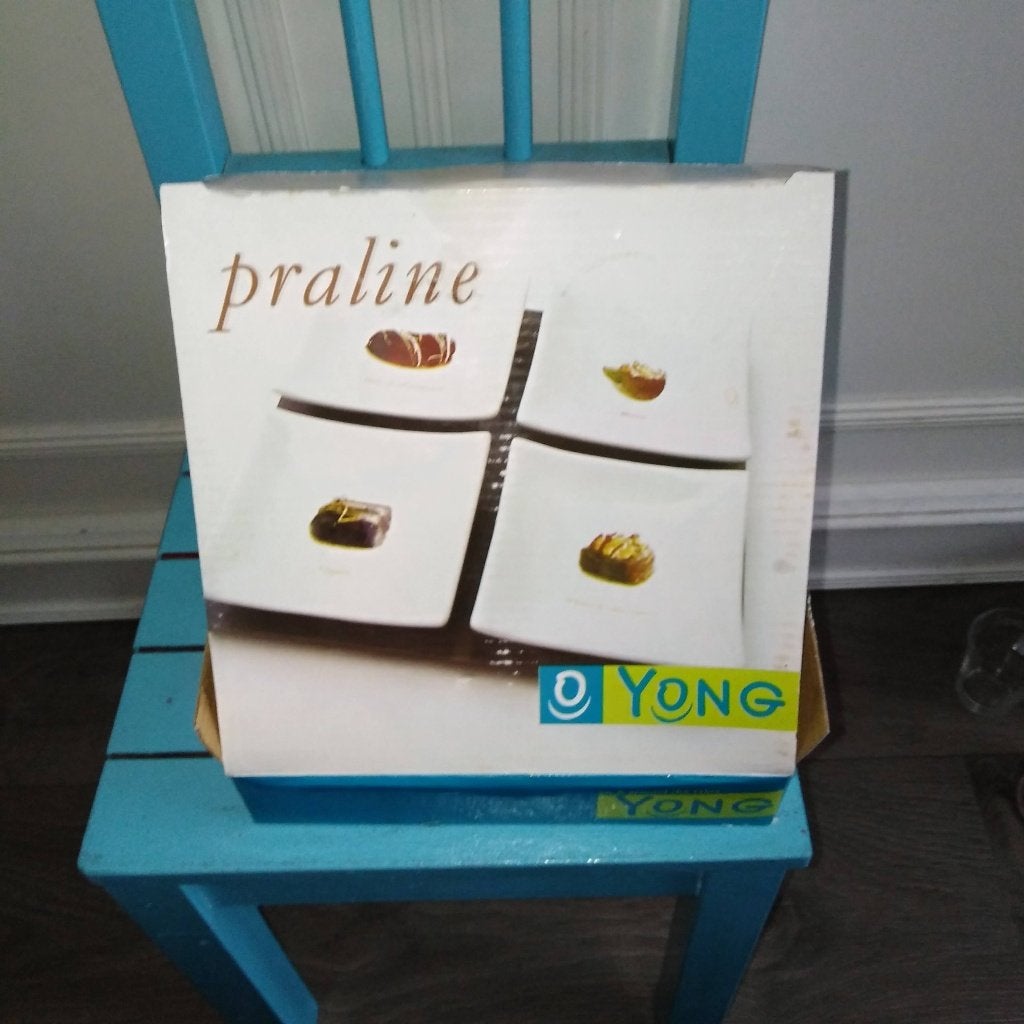 4 Petit Four schaaltjes op plateau met praline afbeelding, Ophalen, Nieuw, Schaal of Schalen, Overige stijlen