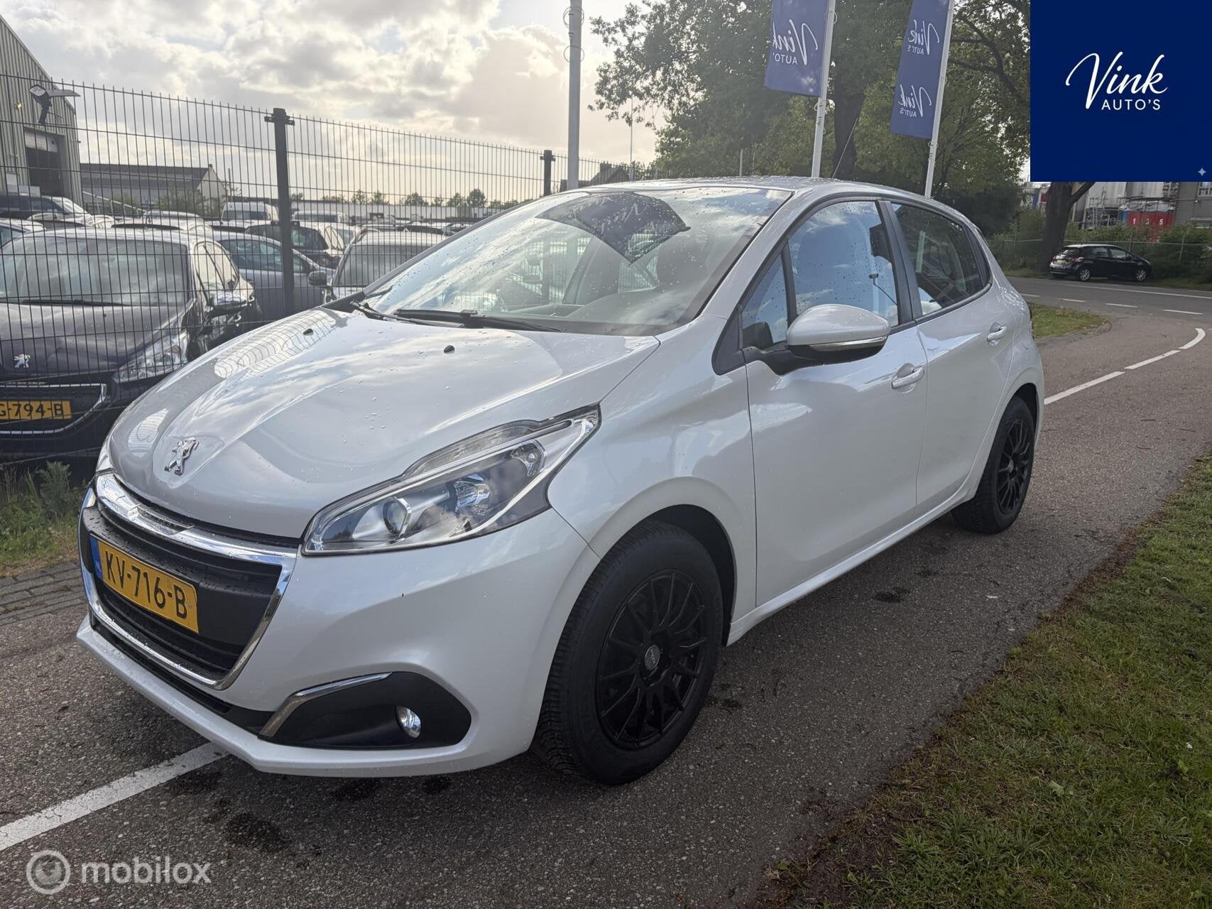 Peugeot 208 1.2 PureTech Blue Lion | NAV | LM Velgen | 5 Deu, Auto's, Voorwielaandrijving, Gebruikt, 1199 cc, 82 pk