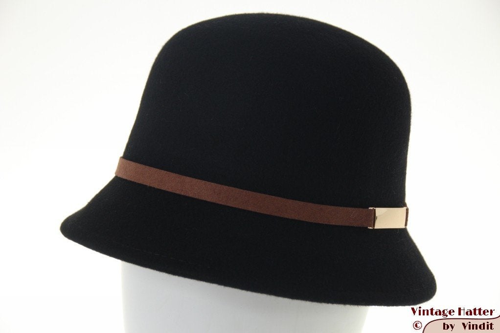 Dames dophoed Hawkins zwart vilt met gespje opzij 54-57 new, Hoed, Hawkins, Nieuw, One size fits all