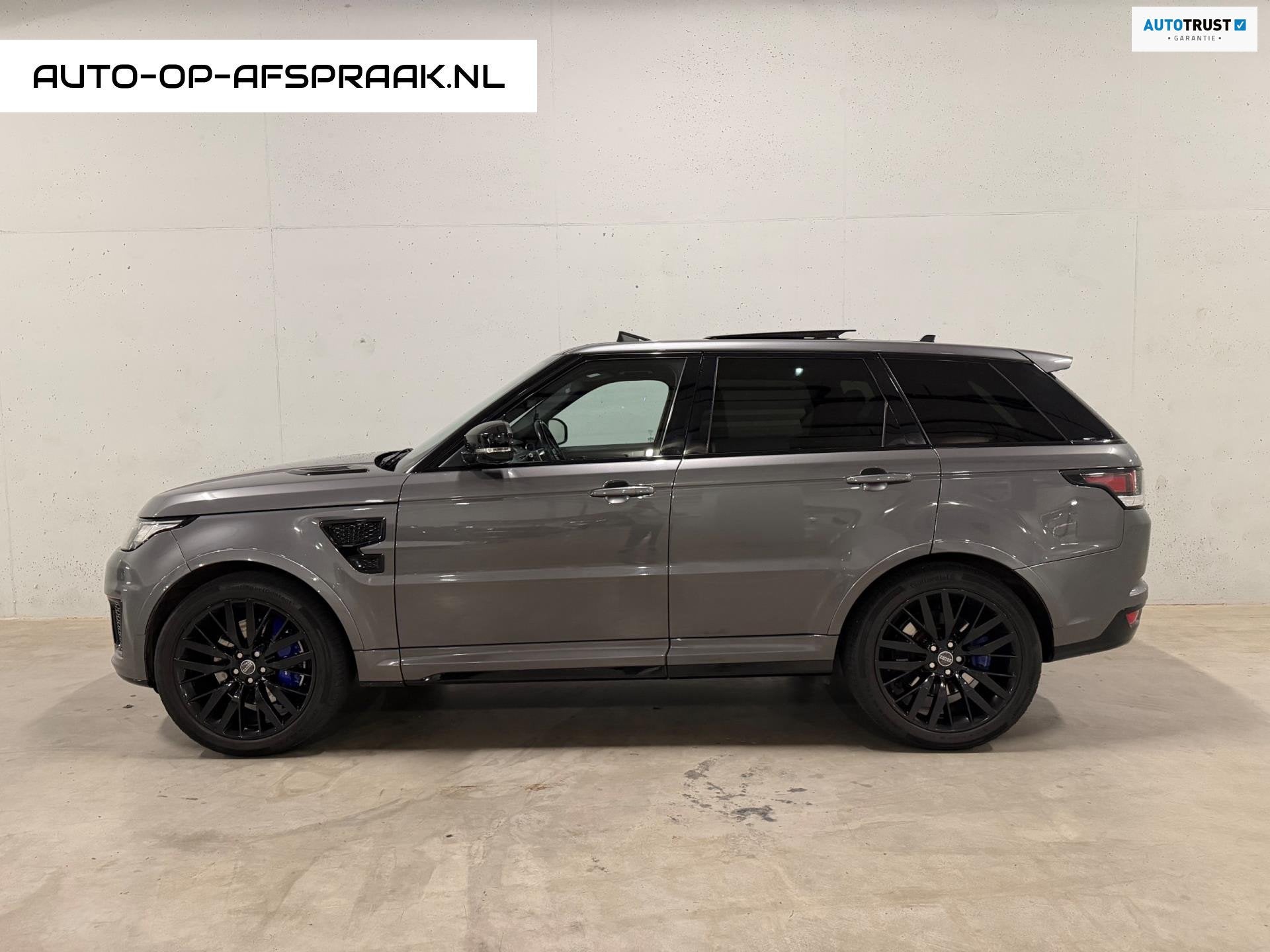 Land Rover Range Rover Sport 5.0 V8 Supercharged SVR Pano Le, Auto's, Land Rover, Automaat, Gebruikt, 3000 kg, Bedrijf
