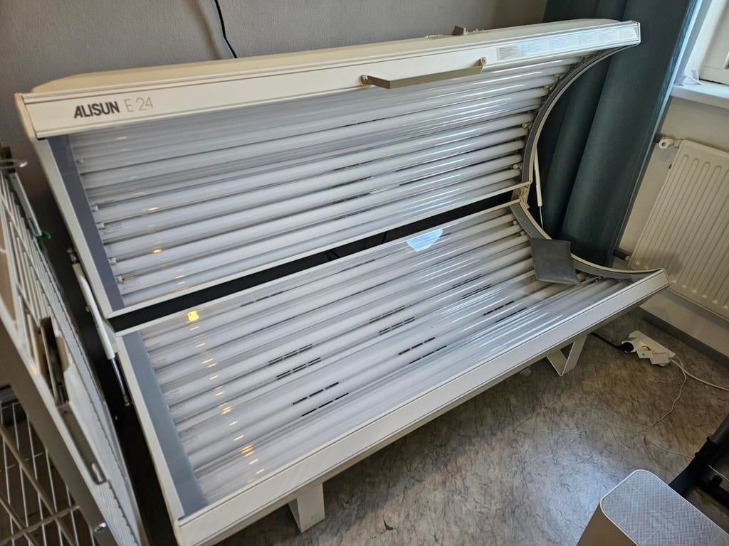 Alisun E 24 Zonnebank - Dubbelzijdig, Ophalen, Gebruikt, Zonnebank dubbelzijdig, 15 lampen of meer