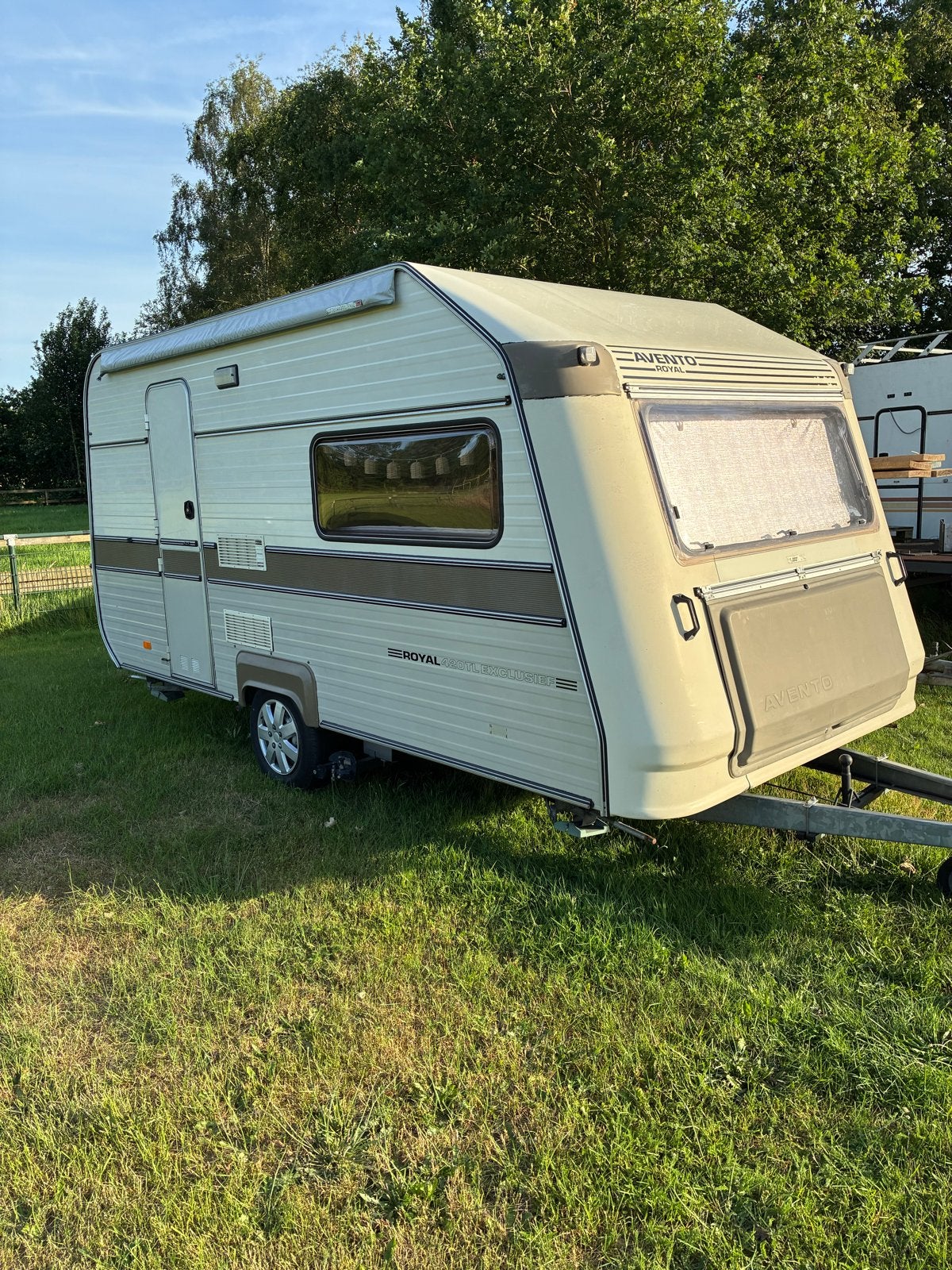 Avento 420 TL Royale - Compacte en complete caravan, Mover, Standaardzit, 750 - 1000 kg, Particulier