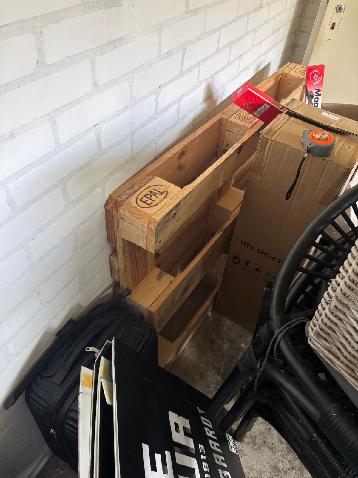 Europallet, Ophalen of Verzenden, Zo goed als nieuw, Zwart, Vleugel