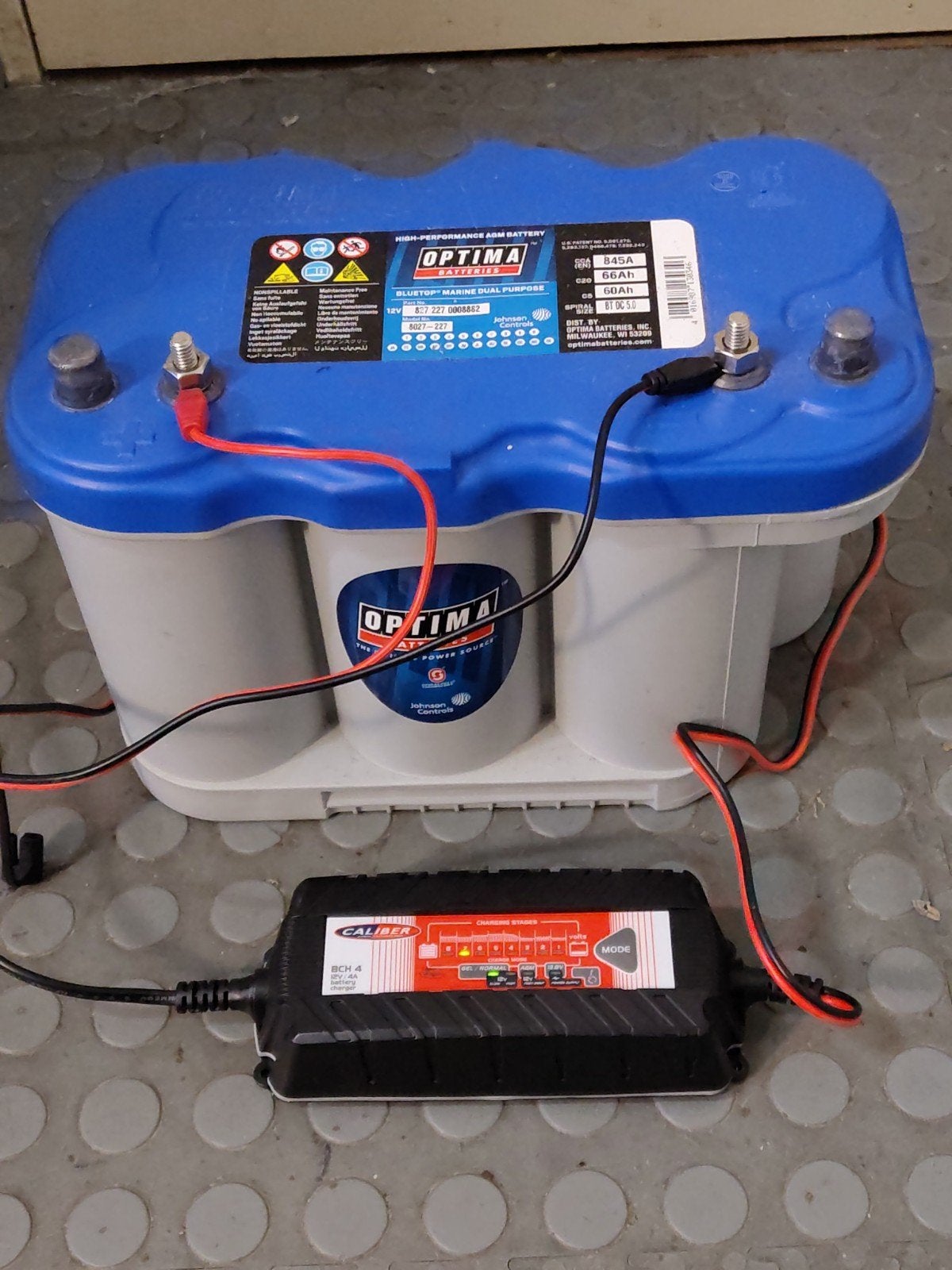 Optima BlueTop 66Ah Caravan accu + Caliber BCH4 druppellader, Ophalen, Gebruikt