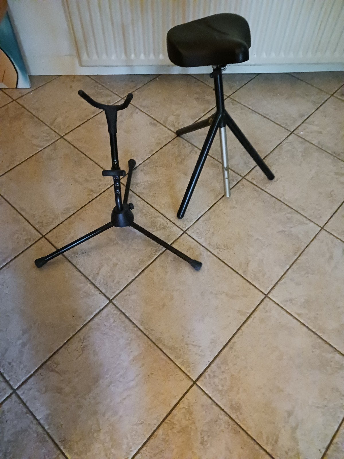GRATIS Saxofoon standaard en krukje, Muziek en Instrumenten, Ophalen, Gebruikt