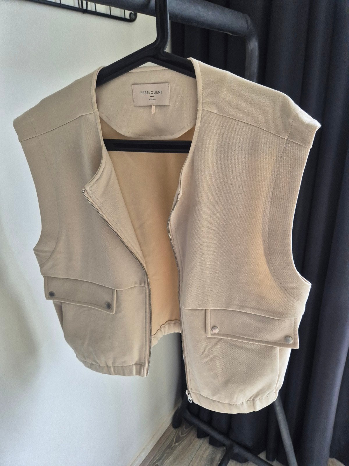 Freequent gilet beige maat M!, Maat 38/40 (M), Freequent, Beige, Ophalen of Verzenden