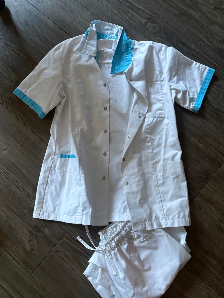 Zorgkleding set: broek en shirt voor opleiding in de zorg, Ophalen of Verzenden, Zo goed als nieuw