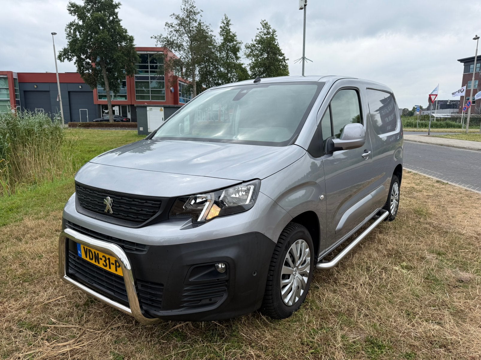 Peugeot Partner 1.5 Blue130pk 3-zits 2020 automaat weinig km, Auto's, 4 cilinders, Origineel Nederlands, Bedrijf, Diesel