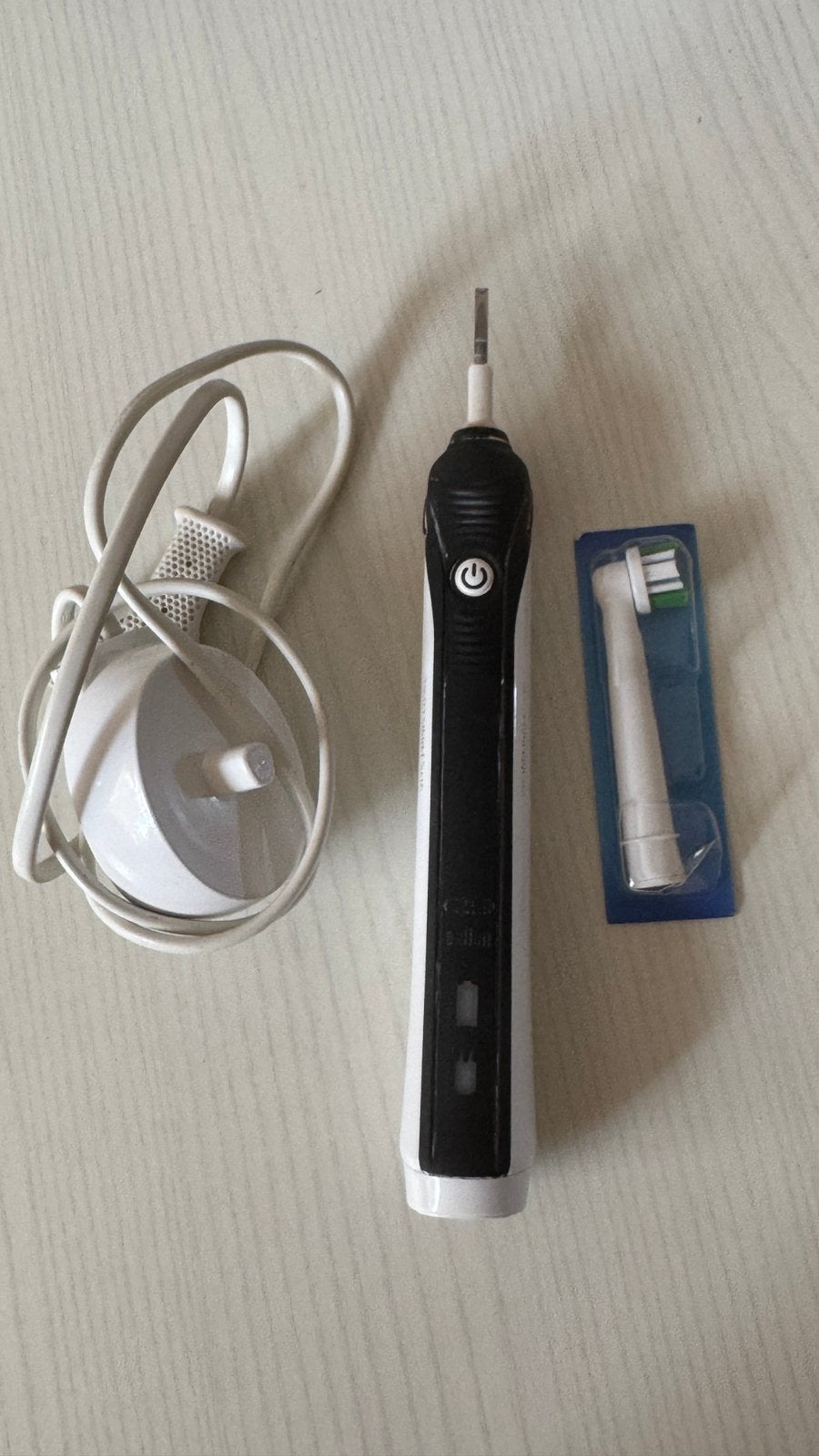 Oral B electrische tandenborstel, Ophalen, Gebruikt, Tandenborstel