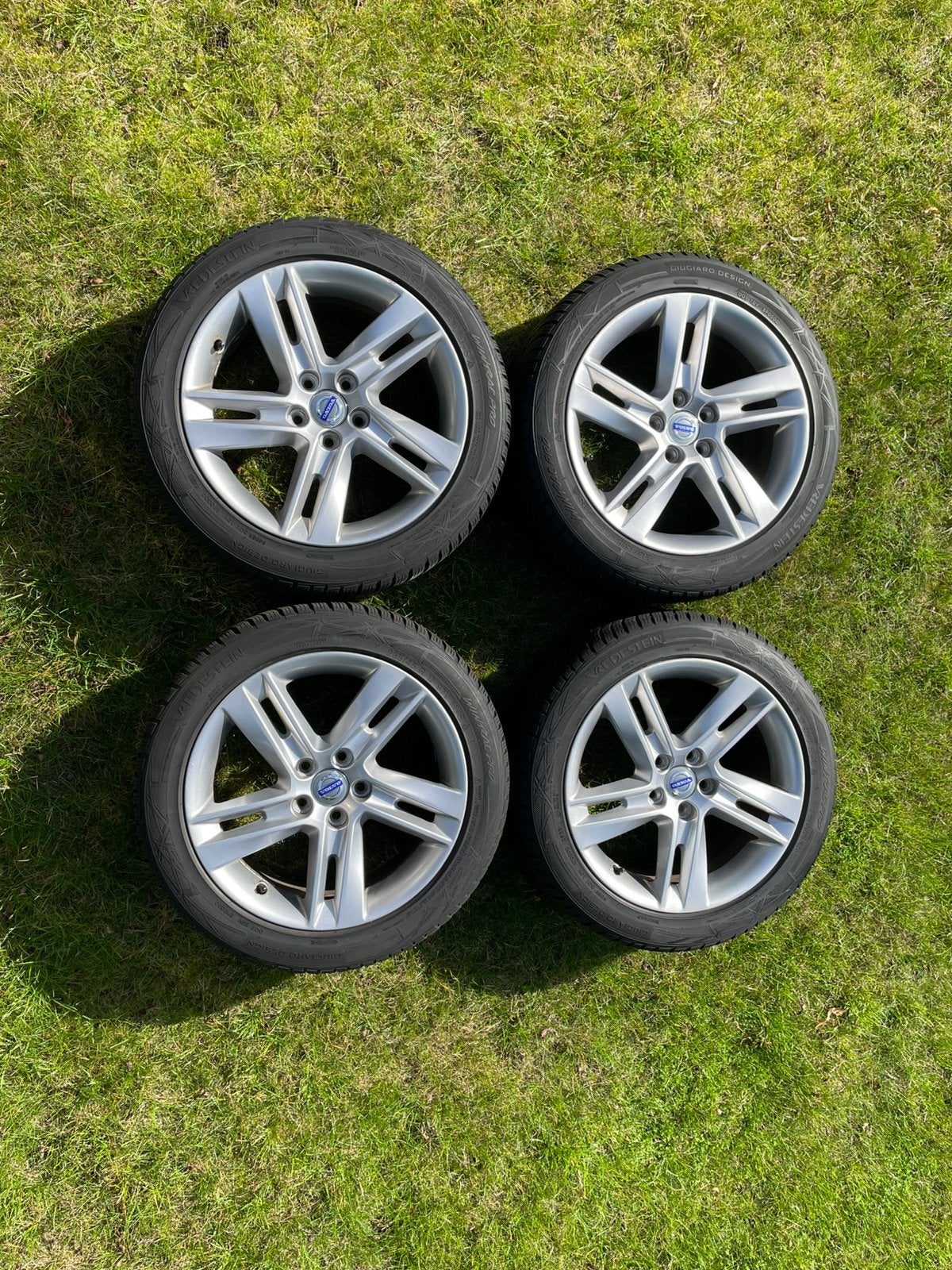Velgen + winterbanden Volvo V60, Auto-onderdelen, Ophalen, Banden en Velgen, 17 inch, Winterbanden