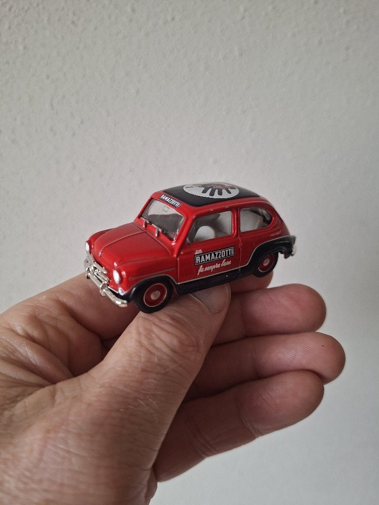 Fiat 600 "Ramazzotti" Brumm Modelauto 1:43, Hobby en Vrije tijd, Modelauto's | 1:43, Ophalen of Verzenden, Zo goed als nieuw, Auto