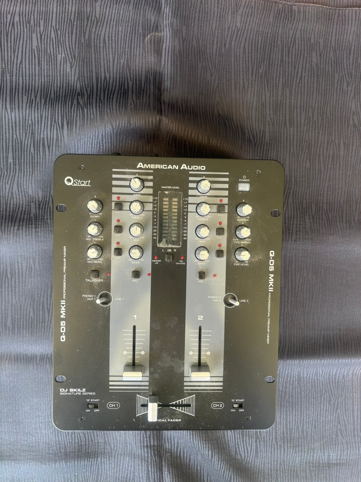 Te koop American Audio W-D5 MKII dj mixer, Ophalen, Zo goed als nieuw, Minder dan 5 kanalen