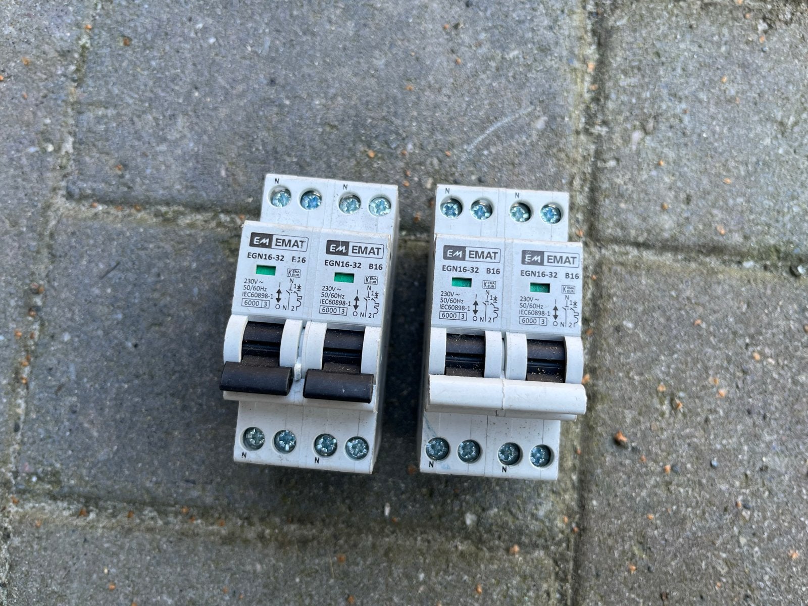 EMAT EGN16-32 B16 Installatieautomaten (2 stuks), Ophalen of Verzenden, Gebruikt, Overige merken, Installatieautomaat