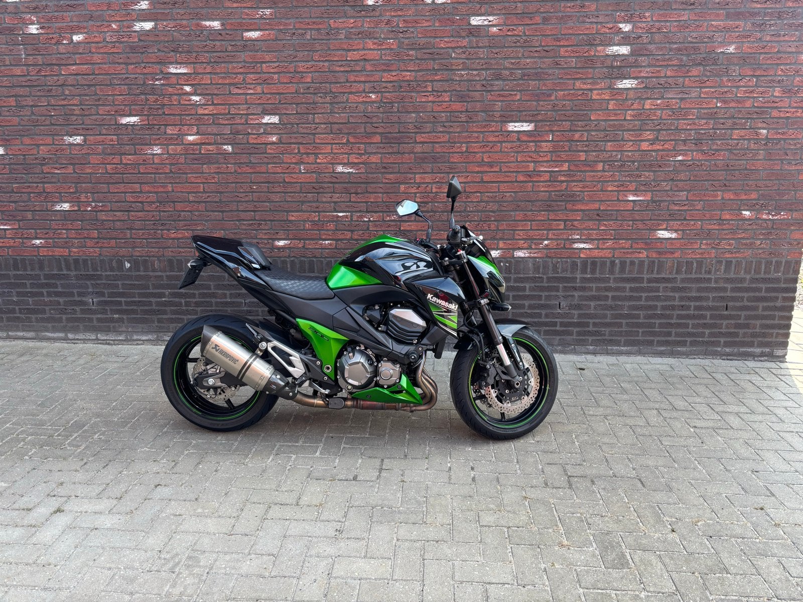 Kawasaki Z800 - Sportieve Naked Bike met Akrapovic uitlaat, Motoren, Motoren | Kawasaki, Sportuitlaat, 4 cilinders, Gebruikt, Particulier