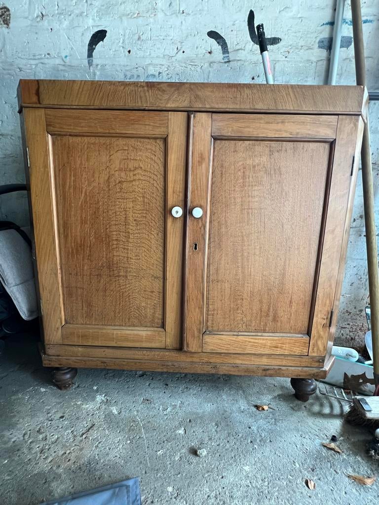 Antieke eikenhouten hoekkast met twee deuren, Ophalen