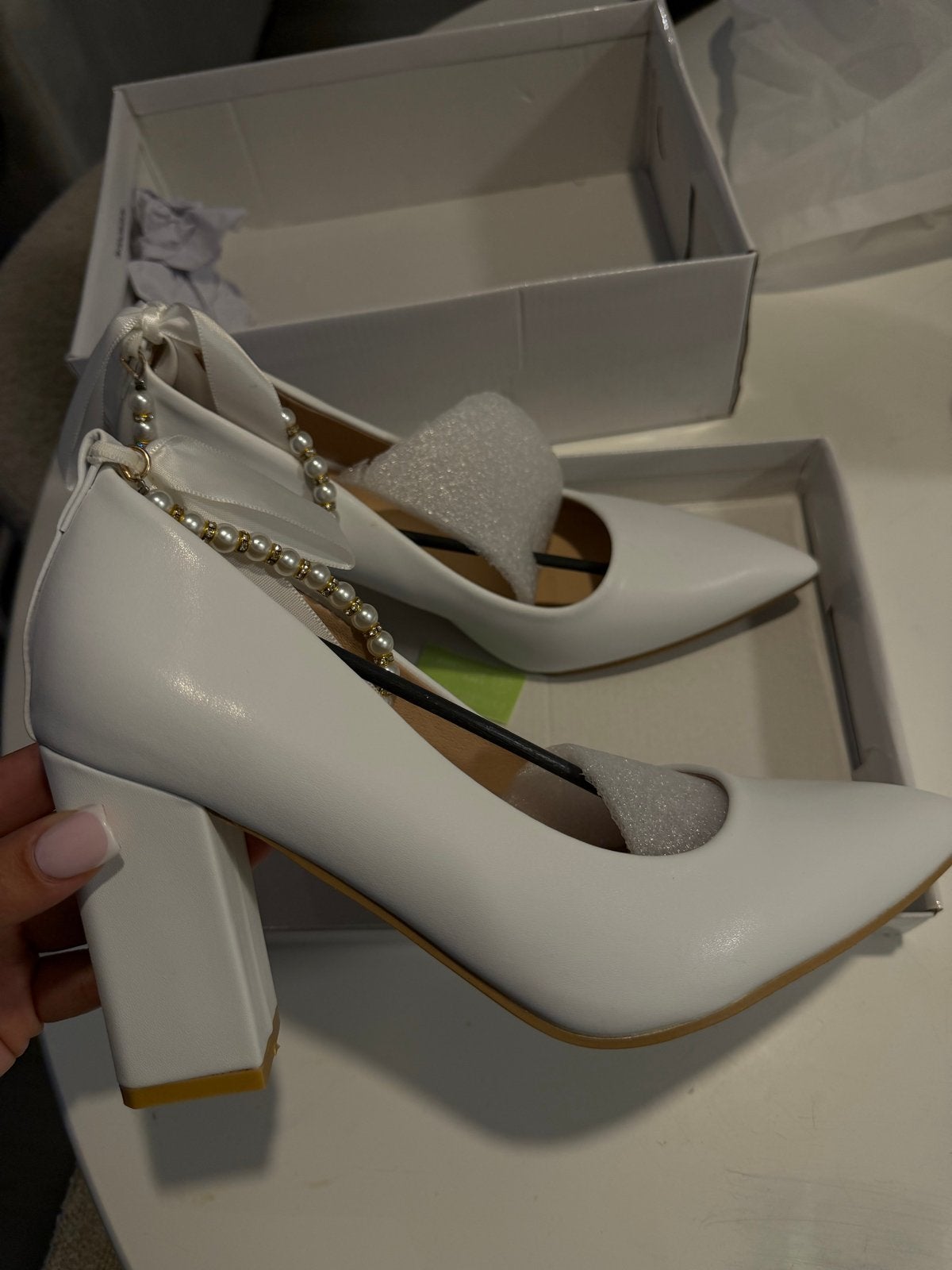 Witte pumps met parels - Nieuw ongedrageh, Pumps, Wit, Nieuw, Ophalen of Verzenden