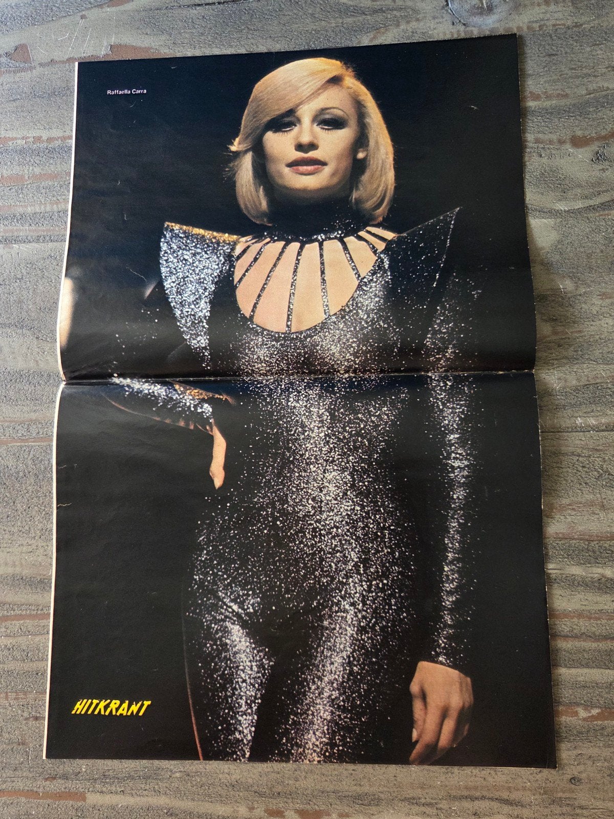Raffaella Carra Poster - Vintage, Ophalen of Verzenden, Zo goed als nieuw, A1 t/m A3, Film en Tv
