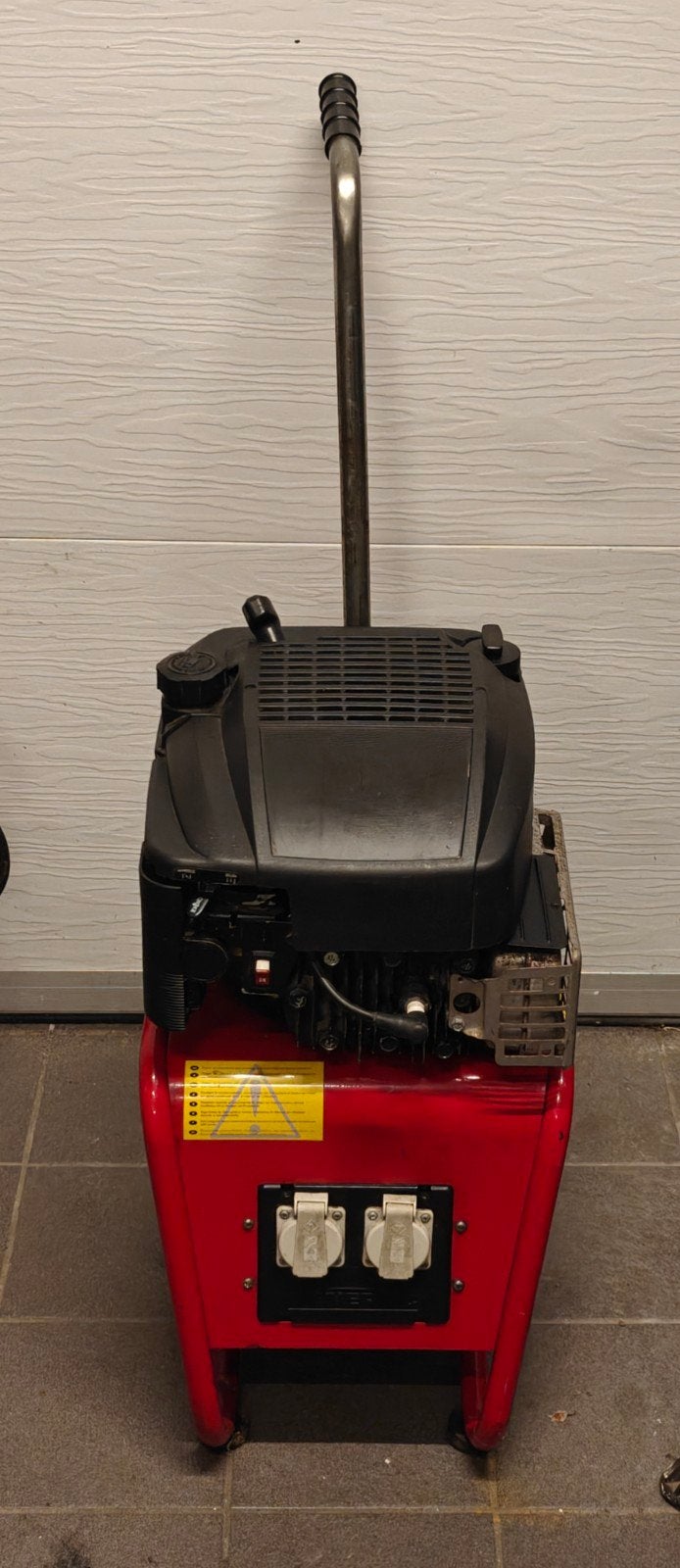 Noodstroom aggregaat 2000W continu 4-takt Briggs & Stratton, Ophalen, Zo goed als nieuw