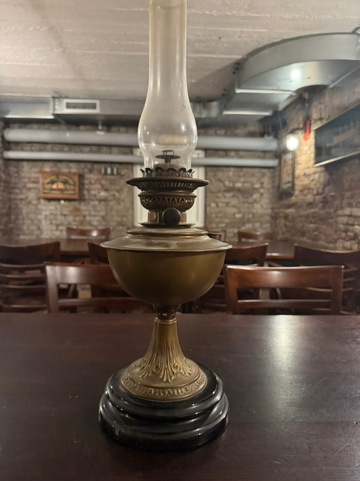 Koperen peteroleumlamp met stenen voet, Ophalen of Verzenden