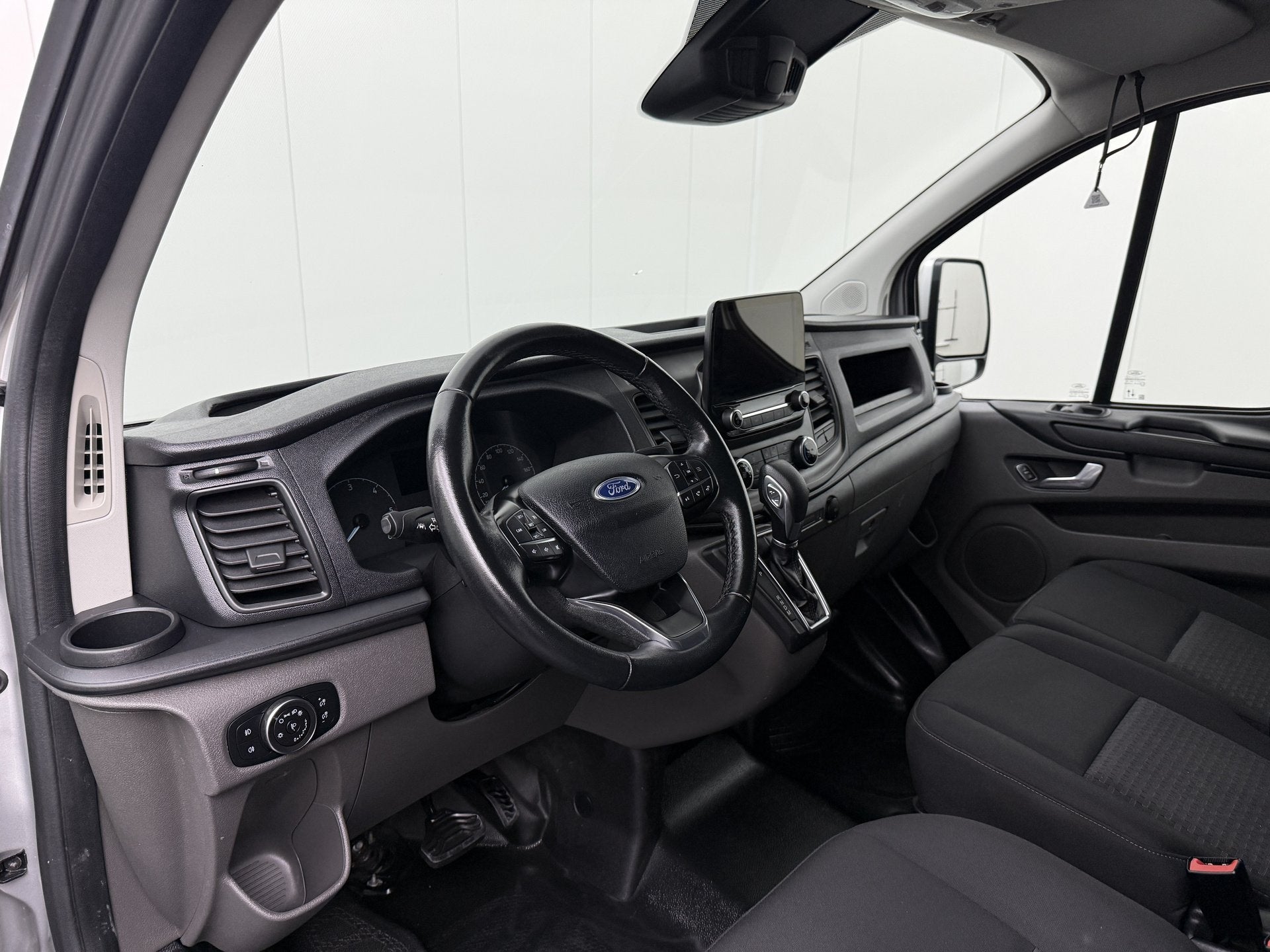 Ford Transit Custom 2.0TDCI 130PK Automaat Limited | Trekhaa, Dealer onderhouden, Euro 6, 4 cilinders, LED verlichting