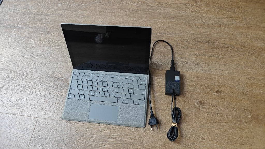 T.K. Microsoft Surface Pro (5e generatie), Computers en Software, 2 tot 3 Ghz, Qwerty, 8 GB, 13 inch