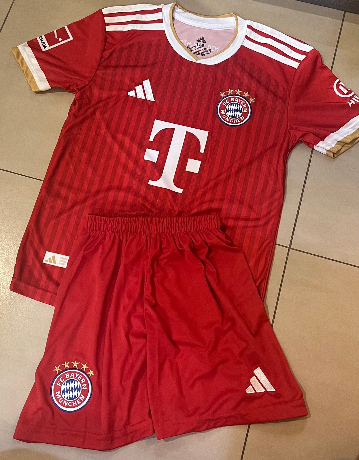 Fc Bayern Munchen Olise 128, Maat XS of kleiner, Ophalen of Verzenden, Nieuw, Set
