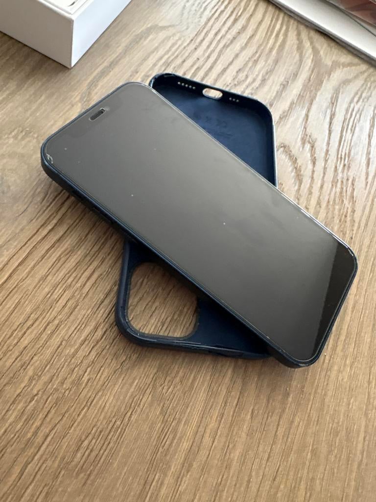 iPhone 12 met hoesje, Telecommunicatie, Mobiele telefoons | Apple iPhone, Gebruikt, 64 GB, Zonder abonnement, Zonder simlock, iPhone 12